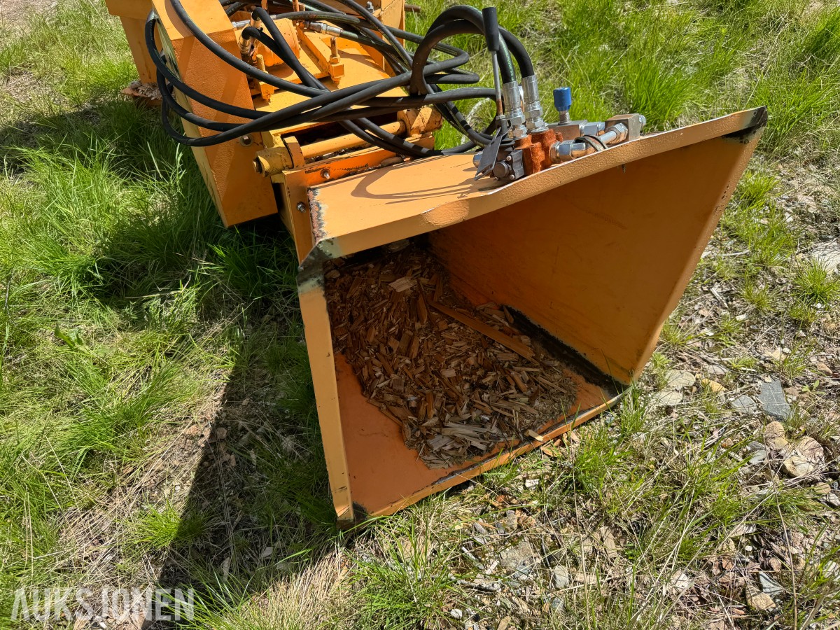 PC traktormontert flishugger / fliskutter med hydraulisk innmating
