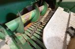 John Deere E0332 Firkantpresse - traktormontert - med pickup