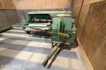 John Deere E0332 Firkantpresse - traktormontert - med pickup