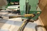 John Deere E0332 Firkantpresse - traktormontert - med pickup
