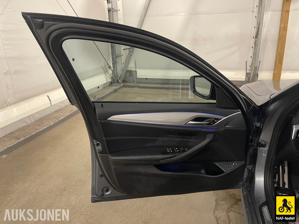 2018 BMW 530E M SPORT 360-KAMERA HEAD-UP SOLTAK KOMFORTSETER SKINN