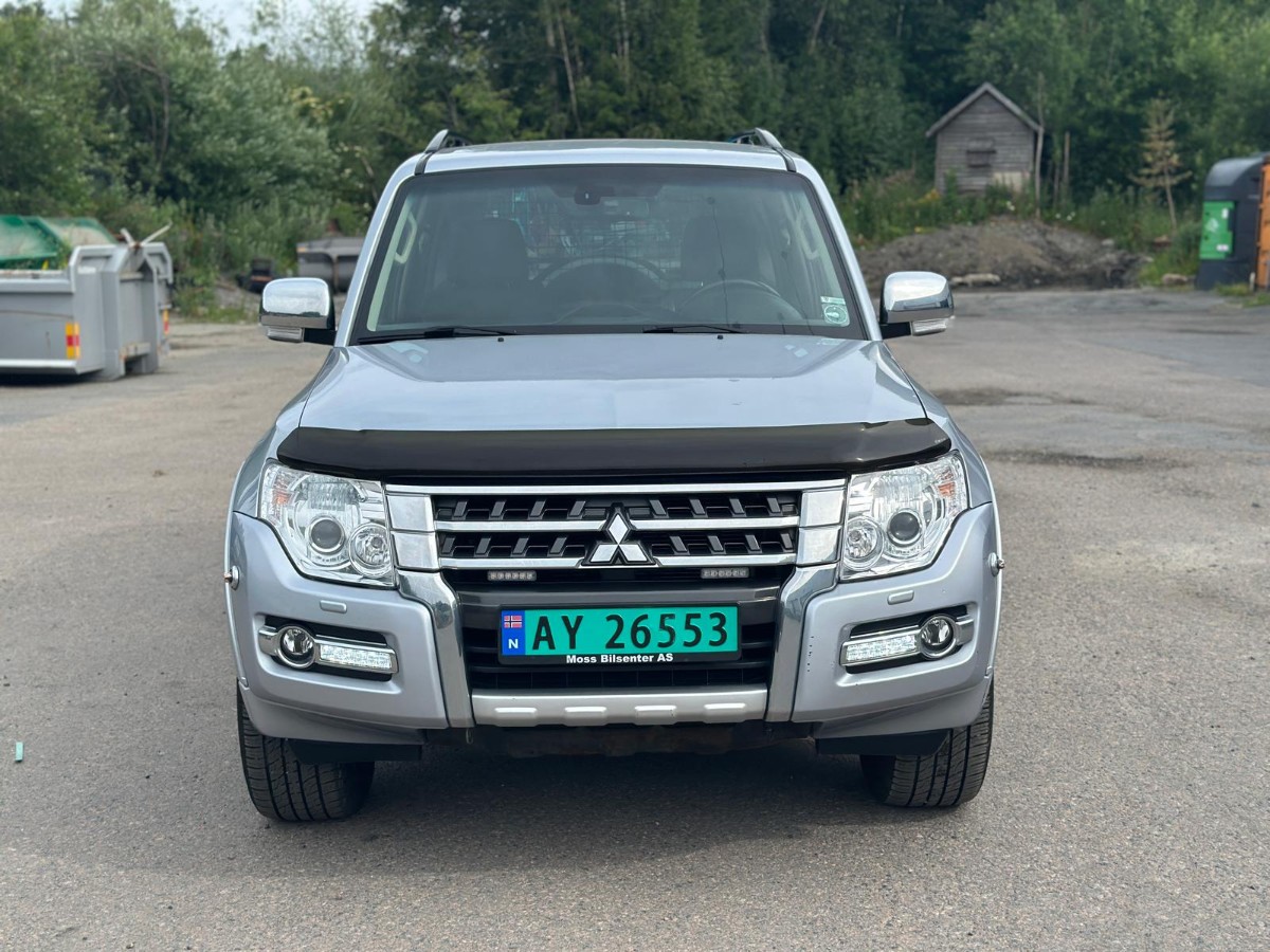 2015 Mitsubishi Pajero 3.2 DI-D 200 hk 4WD – Automat – 2 seter – Hengerfeste