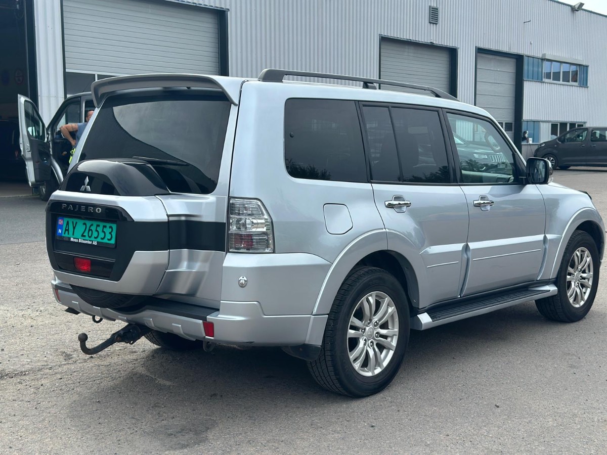 2015 Mitsubishi Pajero 3.2 DI-D 200 hk 4WD – Automat – 2 seter – Hengerfeste