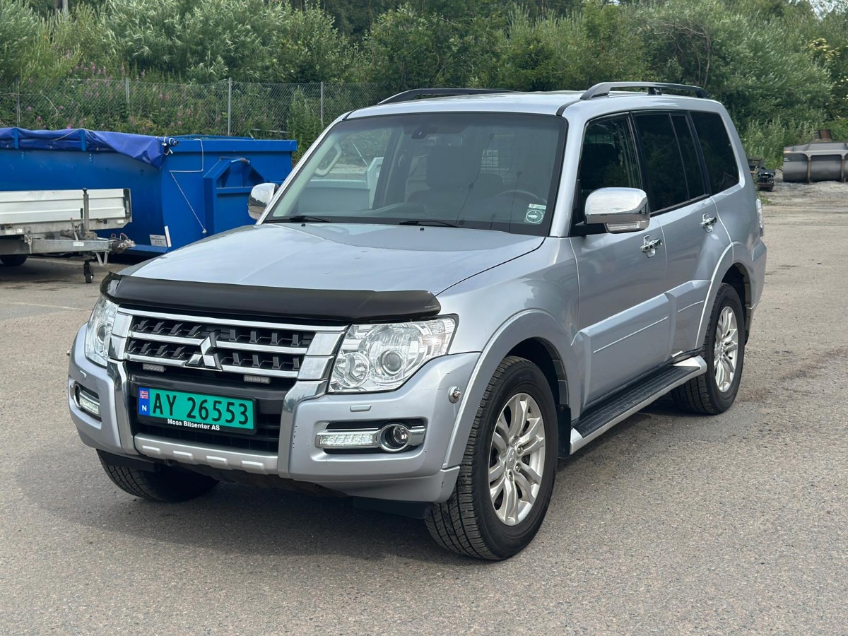 2015 Mitsubishi Pajero 3.2 DI-D 200 hk 4WD – Automat – 2 seter – Hengerfeste