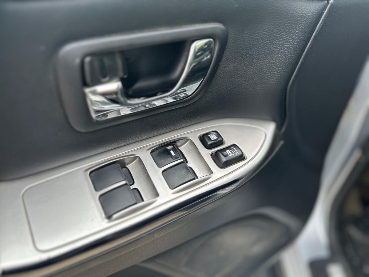 2015 Mitsubishi Pajero 3.2 DI-D 200 hk 4WD – Automat – 2 seter – Hengerfeste