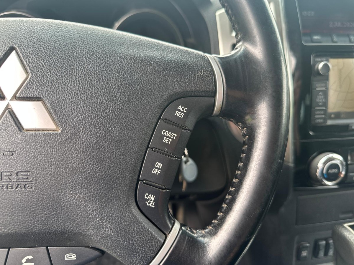 2015 Mitsubishi Pajero 3.2 DI-D 200 hk 4WD – Automat – 2 seter – Hengerfeste