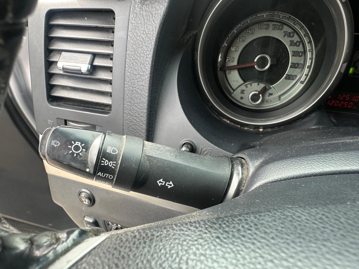 2015 Mitsubishi Pajero 3.2 DI-D 200 hk 4WD – Automat – 2 seter – Hengerfeste