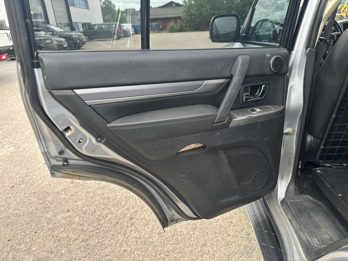 2015 Mitsubishi Pajero 3.2 DI-D 200 hk 4WD – Automat – 2 seter – Hengerfeste