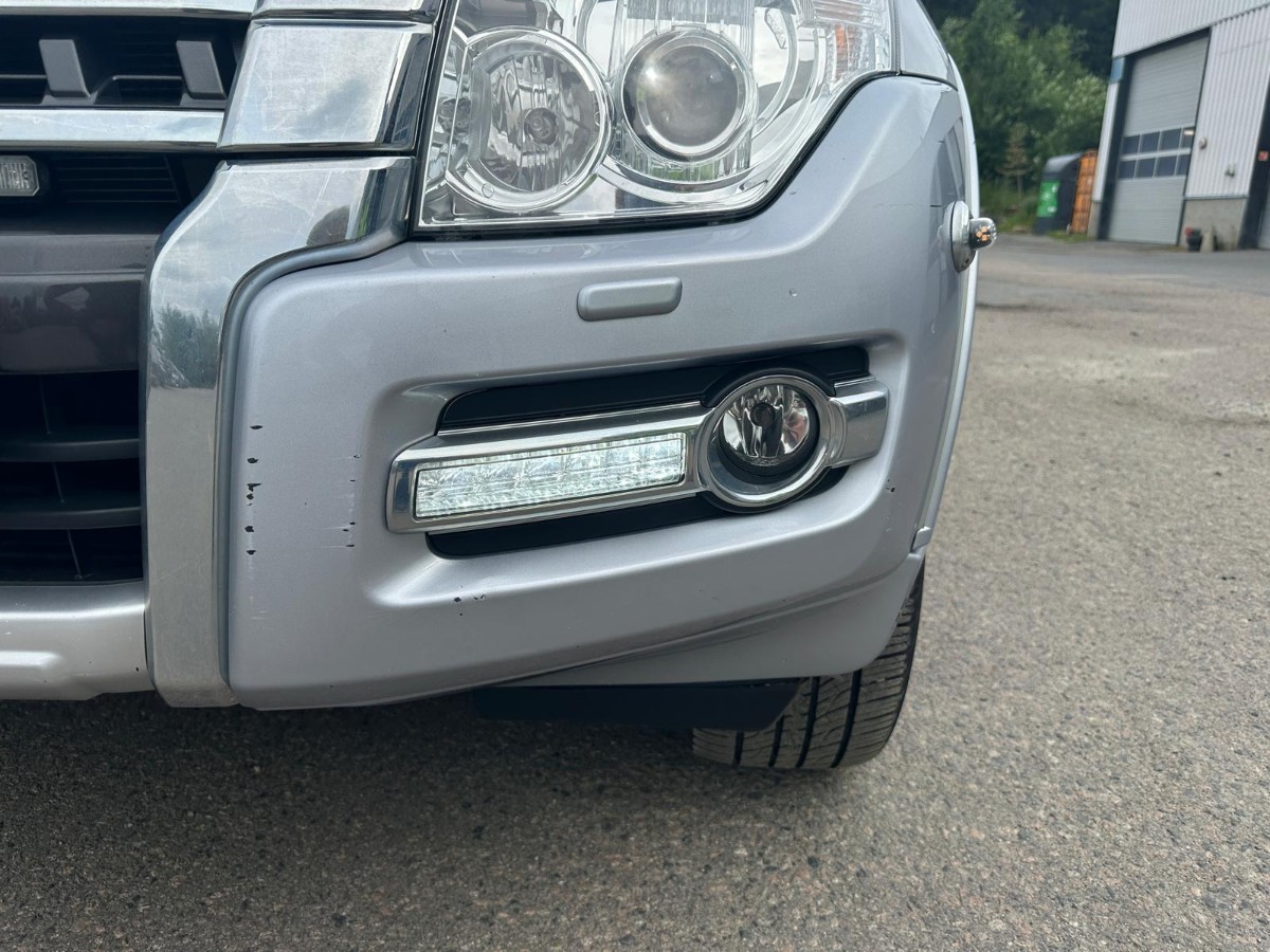 2015 Mitsubishi Pajero 3.2 DI-D 200 hk 4WD – Automat – 2 seter – Hengerfeste