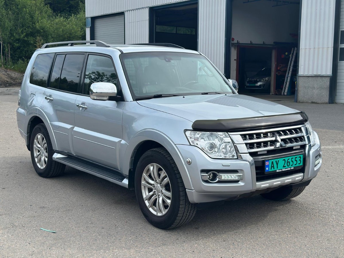 2015 Mitsubishi Pajero 3.2 DI-D 200 hk 4WD – Automat – 2 seter – Hengerfeste