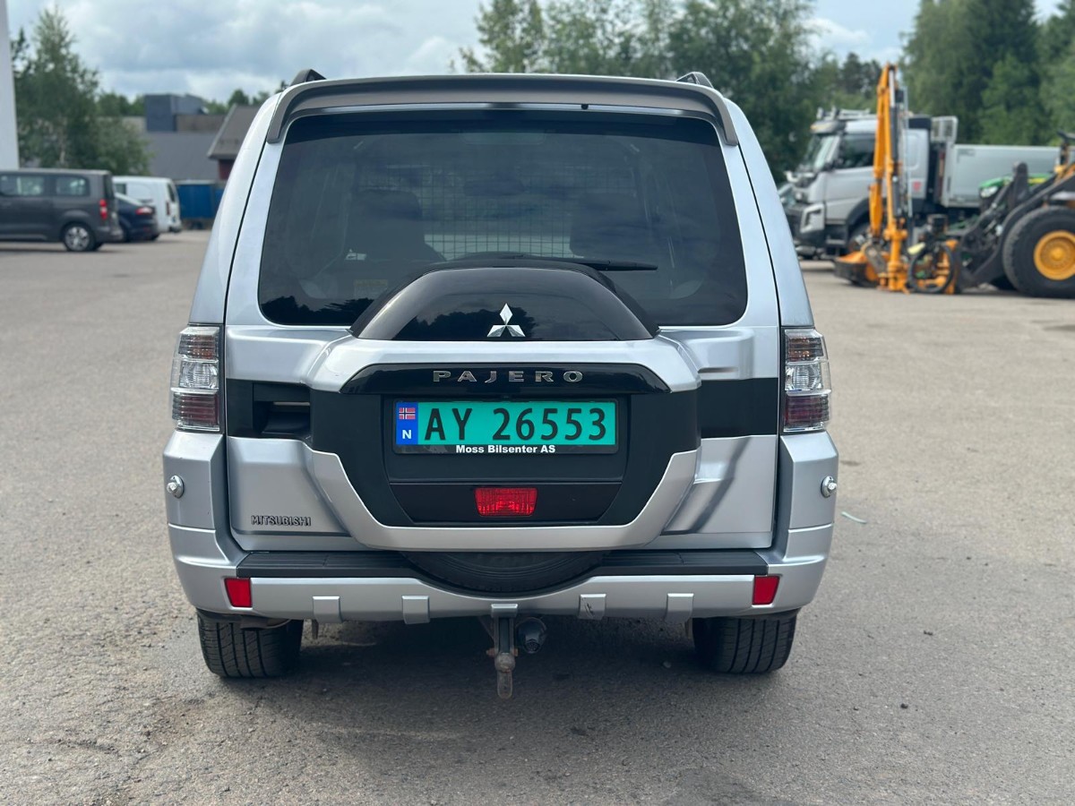 2015 Mitsubishi Pajero 3.2 DI-D 200 hk 4WD – Automat – 2 seter – Hengerfeste