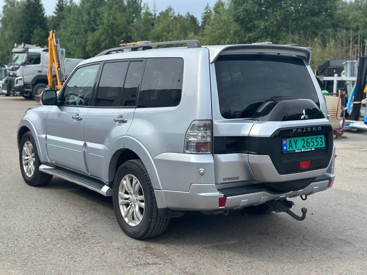 2015 Mitsubishi Pajero 3.2 DI-D 200 hk 4WD – Automat – 2 seter – Hengerfeste