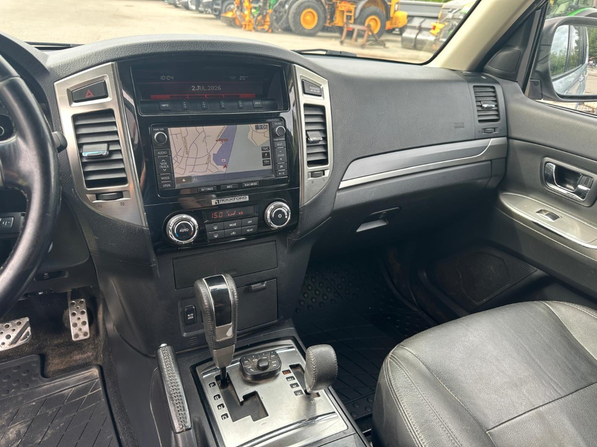 2015 Mitsubishi Pajero 3.2 DI-D 200 hk 4WD – Automat – 2 seter – Hengerfeste