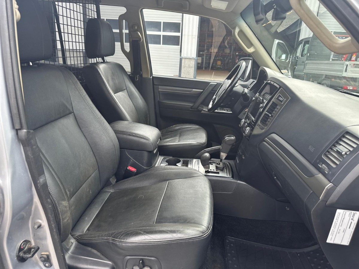 2015 Mitsubishi Pajero 3.2 DI-D 200 hk 4WD – Automat – 2 seter – Hengerfeste