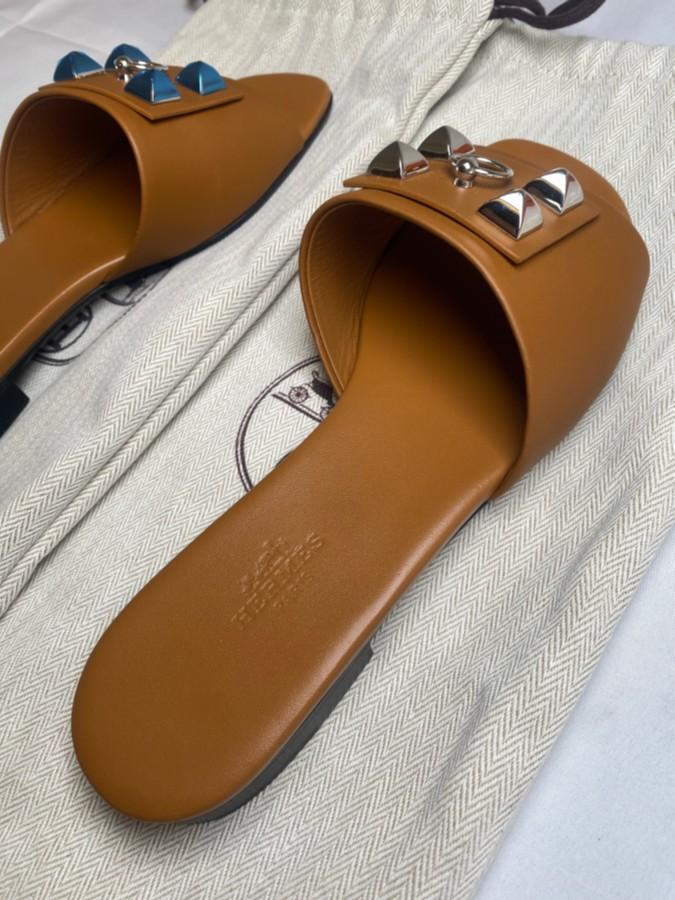 TOLLAUKSJON - Hermes Dune Tan Leather Flat Sandal