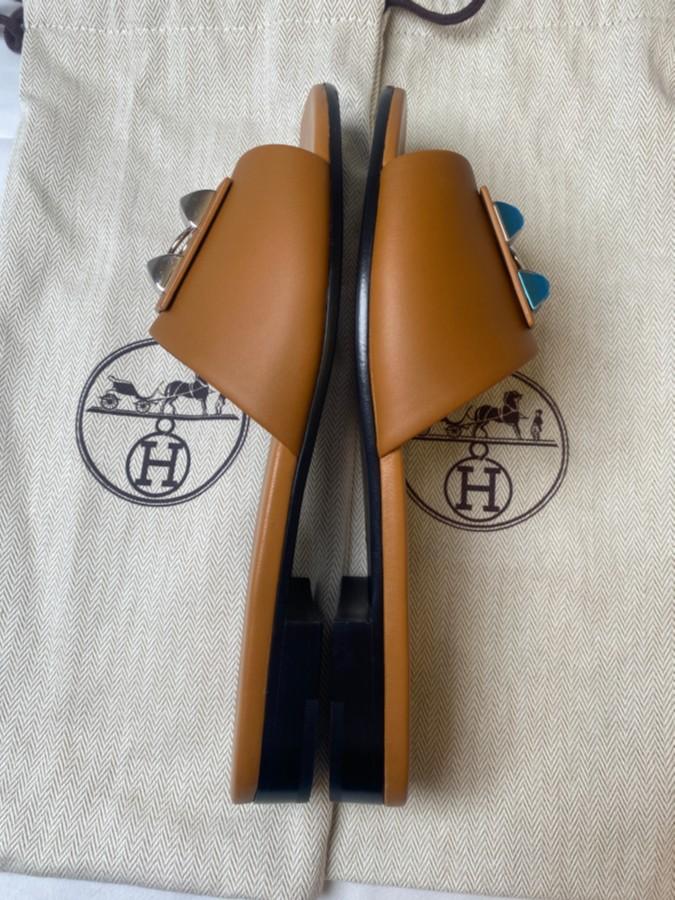 TOLLAUKSJON - Hermes Dune Tan Leather Flat Sandal
