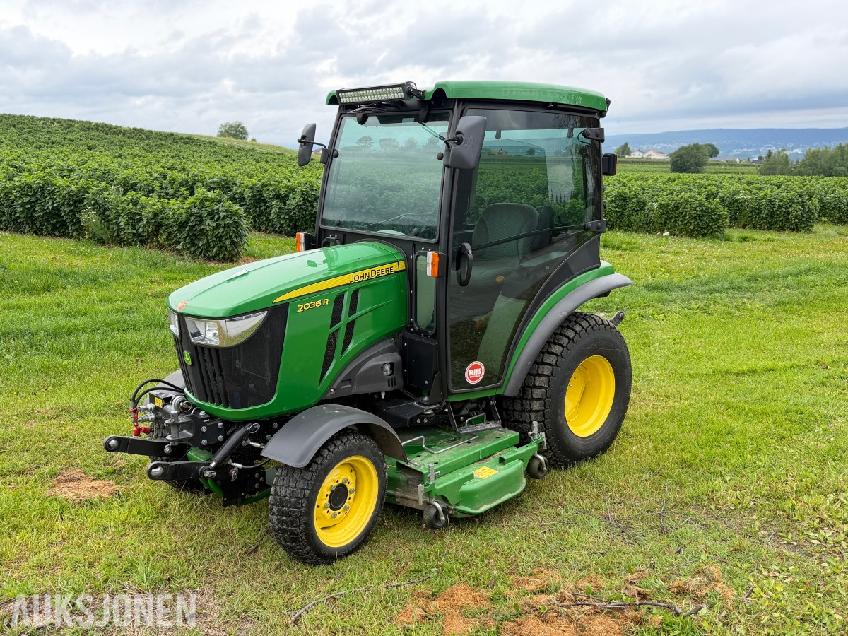 2017 John Deere 2036R – 499 timer – Lukket hytte – 4WD – Klippeaggregat 60D