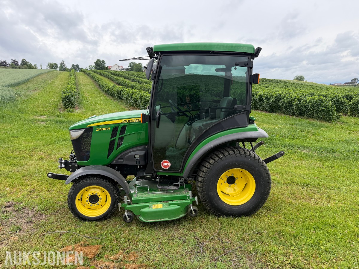 2017 John Deere 2036R – 499 timer – Lukket hytte – 4WD – Klippeaggregat 60D