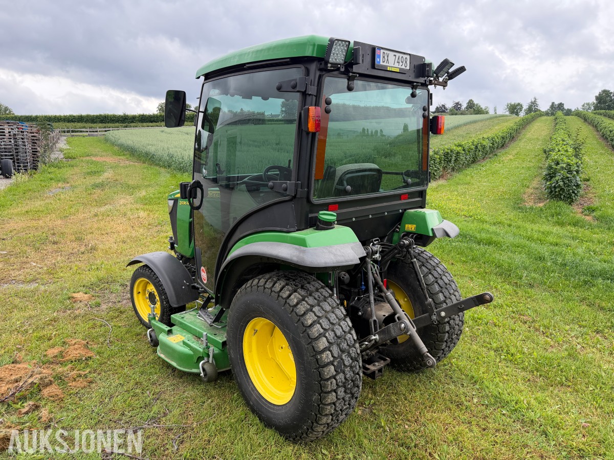 2017 John Deere 2036R – 499 timer – Lukket hytte – 4WD – Klippeaggregat 60D