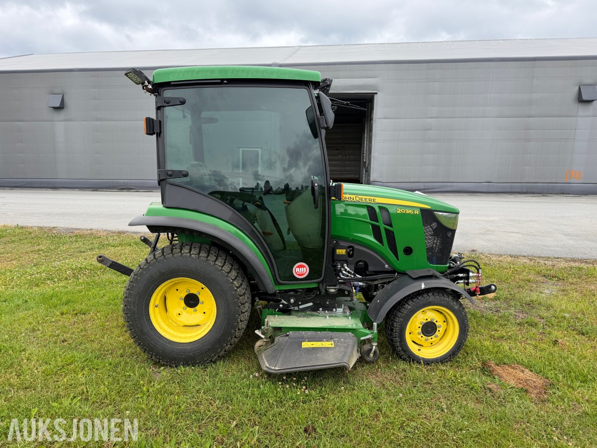 2017 John Deere 2036R – 499 timer – Lukket hytte – 4WD – Klippeaggregat 60D