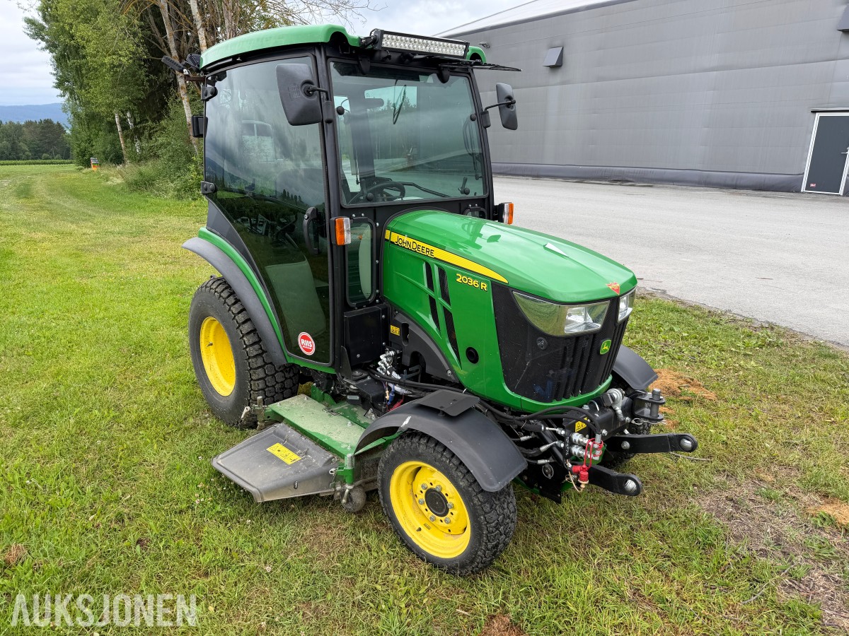 2017 John Deere 2036R – 499 timer – Lukket hytte – 4WD – Klippeaggregat 60D