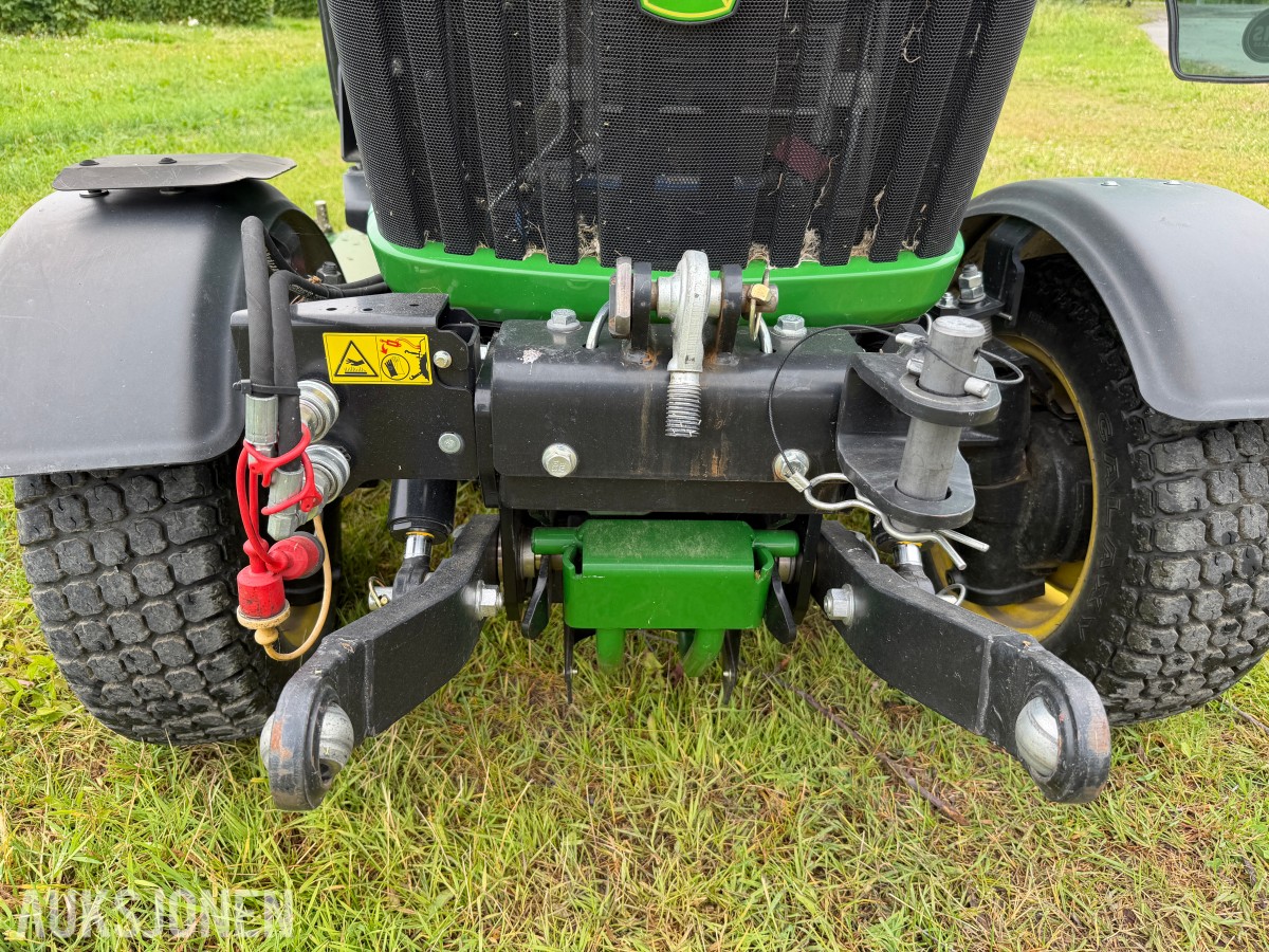 2017 John Deere 2036R – 499 timer – Lukket hytte – 4WD – Klippeaggregat 60D