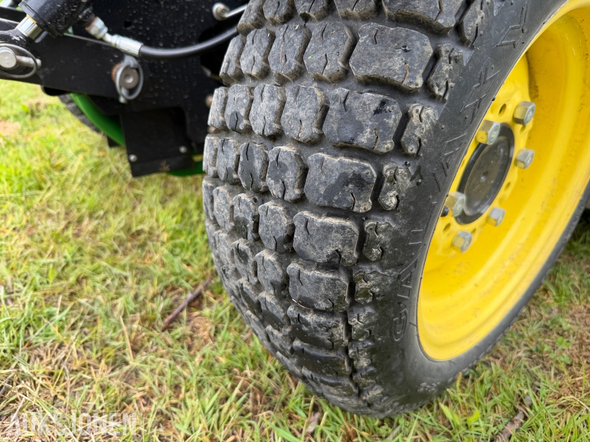 2017 John Deere 2036R – 499 timer – Lukket hytte – 4WD – Klippeaggregat 60D