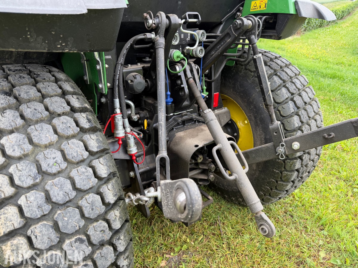 2017 John Deere 2036R – 499 timer – Lukket hytte – 4WD – Klippeaggregat 60D