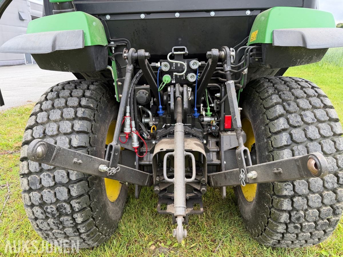 2017 John Deere 2036R – 499 timer – Lukket hytte – 4WD – Klippeaggregat 60D