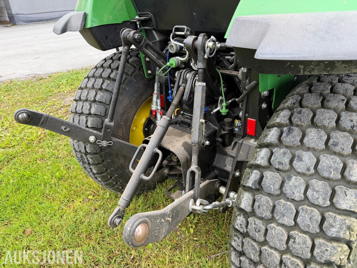 2017 John Deere 2036R – 499 timer – Lukket hytte – 4WD – Klippeaggregat 60D