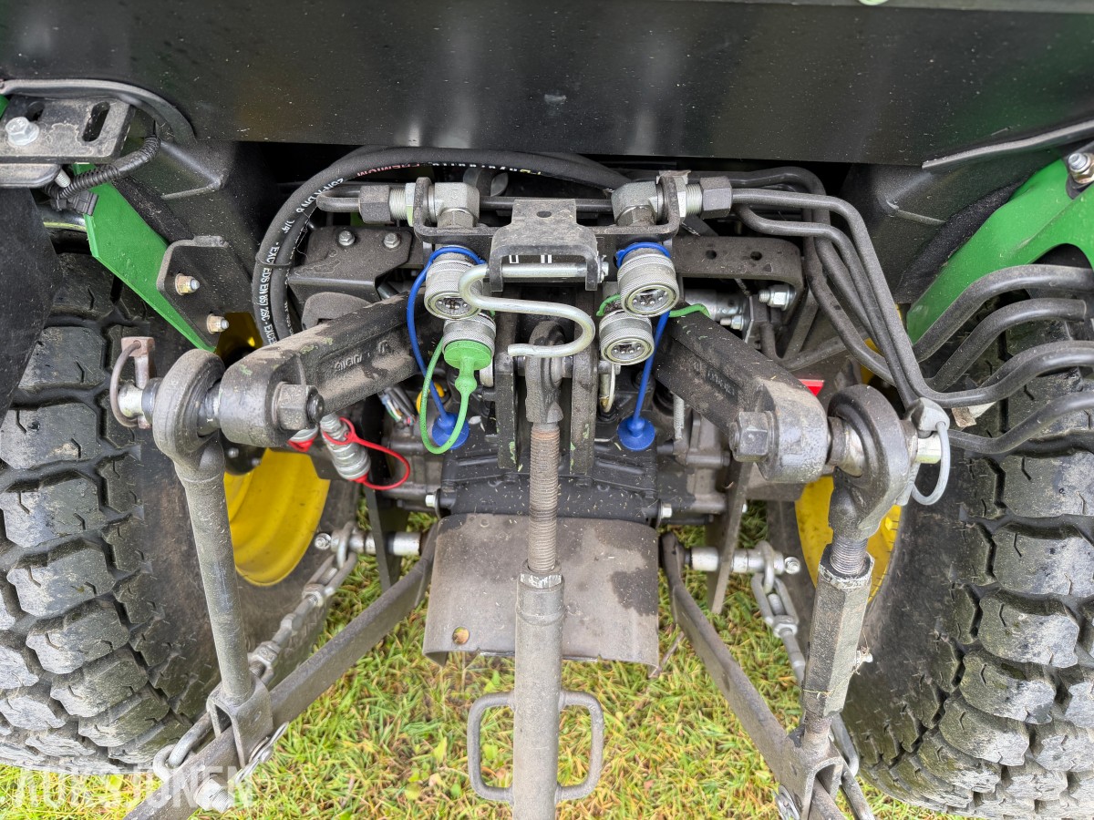 2017 John Deere 2036R – 499 timer – Lukket hytte – 4WD – Klippeaggregat 60D