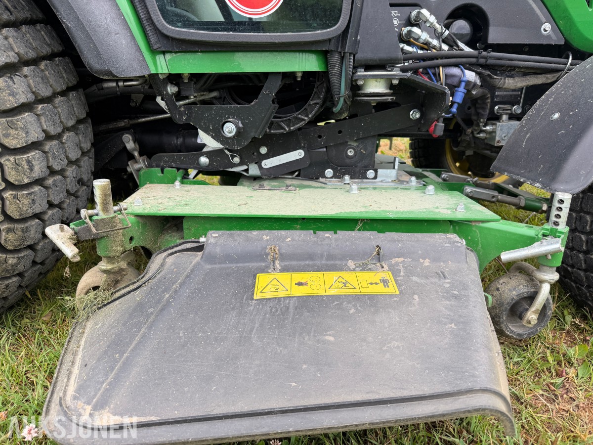 2017 John Deere 2036R – 499 timer – Lukket hytte – 4WD – Klippeaggregat 60D