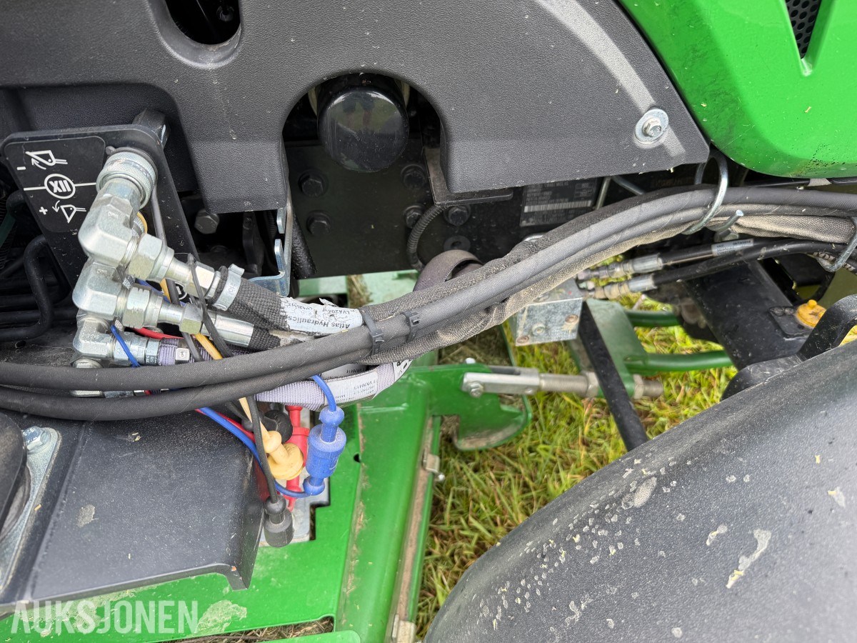 2017 John Deere 2036R – 499 timer – Lukket hytte – 4WD – Klippeaggregat 60D