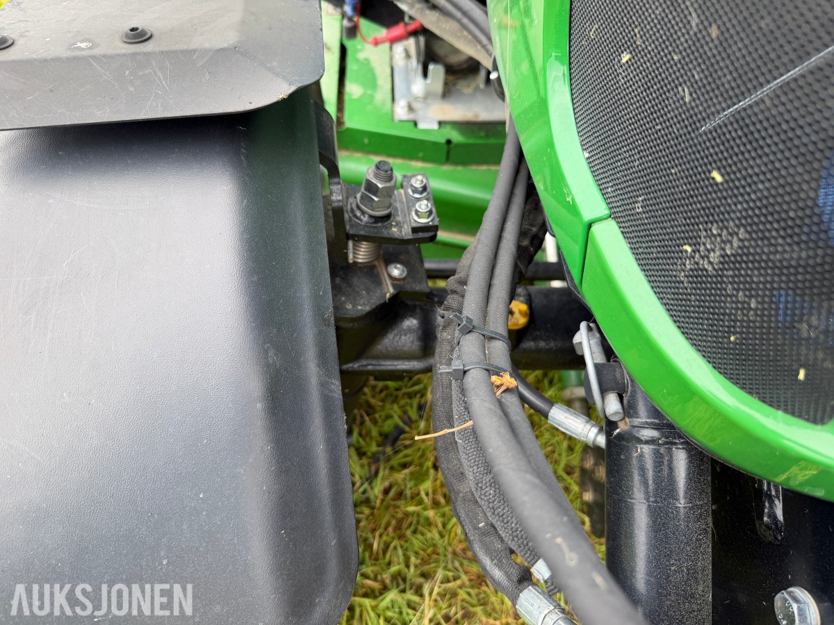 2017 John Deere 2036R – 499 timer – Lukket hytte – 4WD – Klippeaggregat 60D