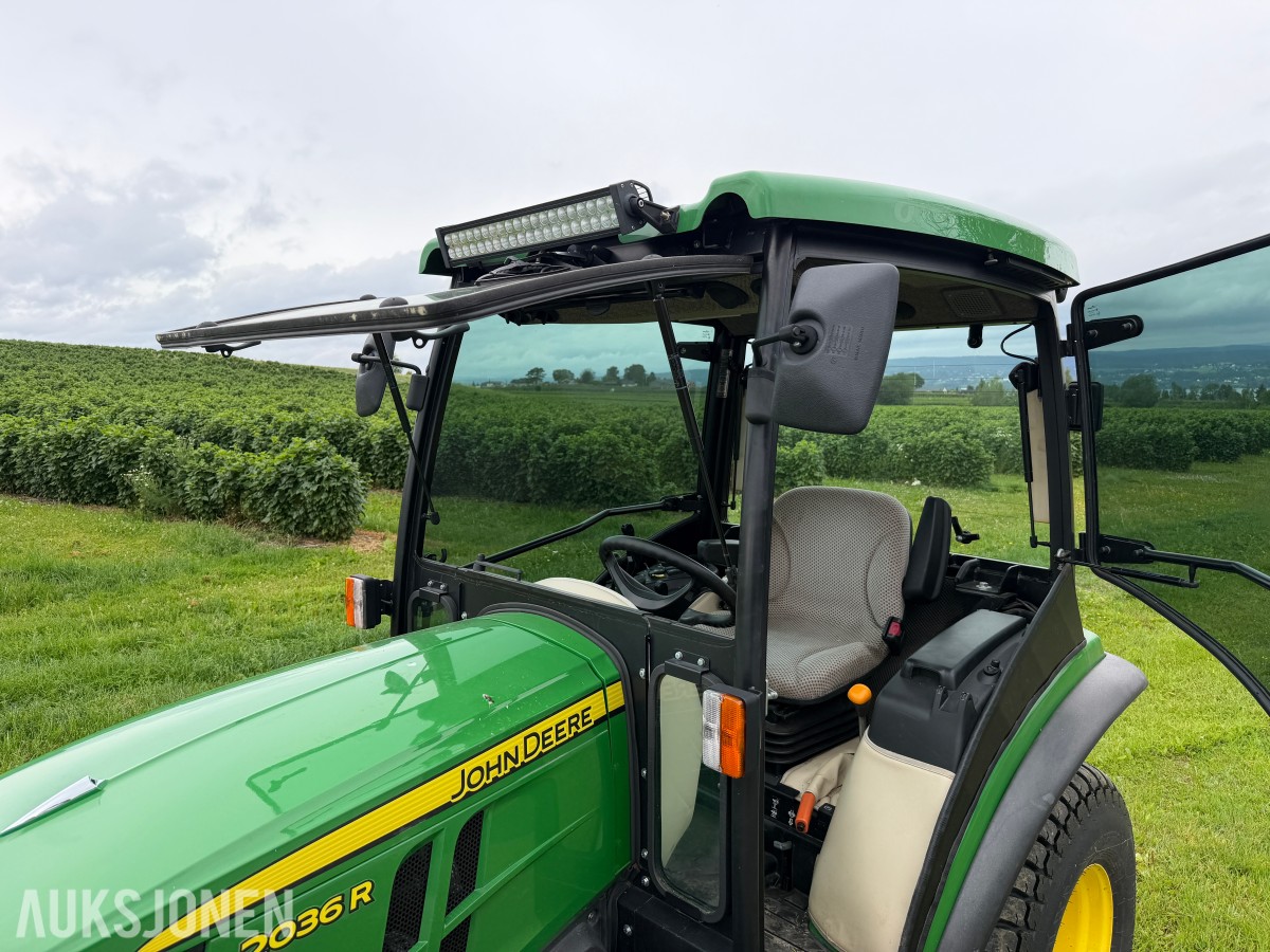 2017 John Deere 2036R – 499 timer – Lukket hytte – 4WD – Klippeaggregat 60D