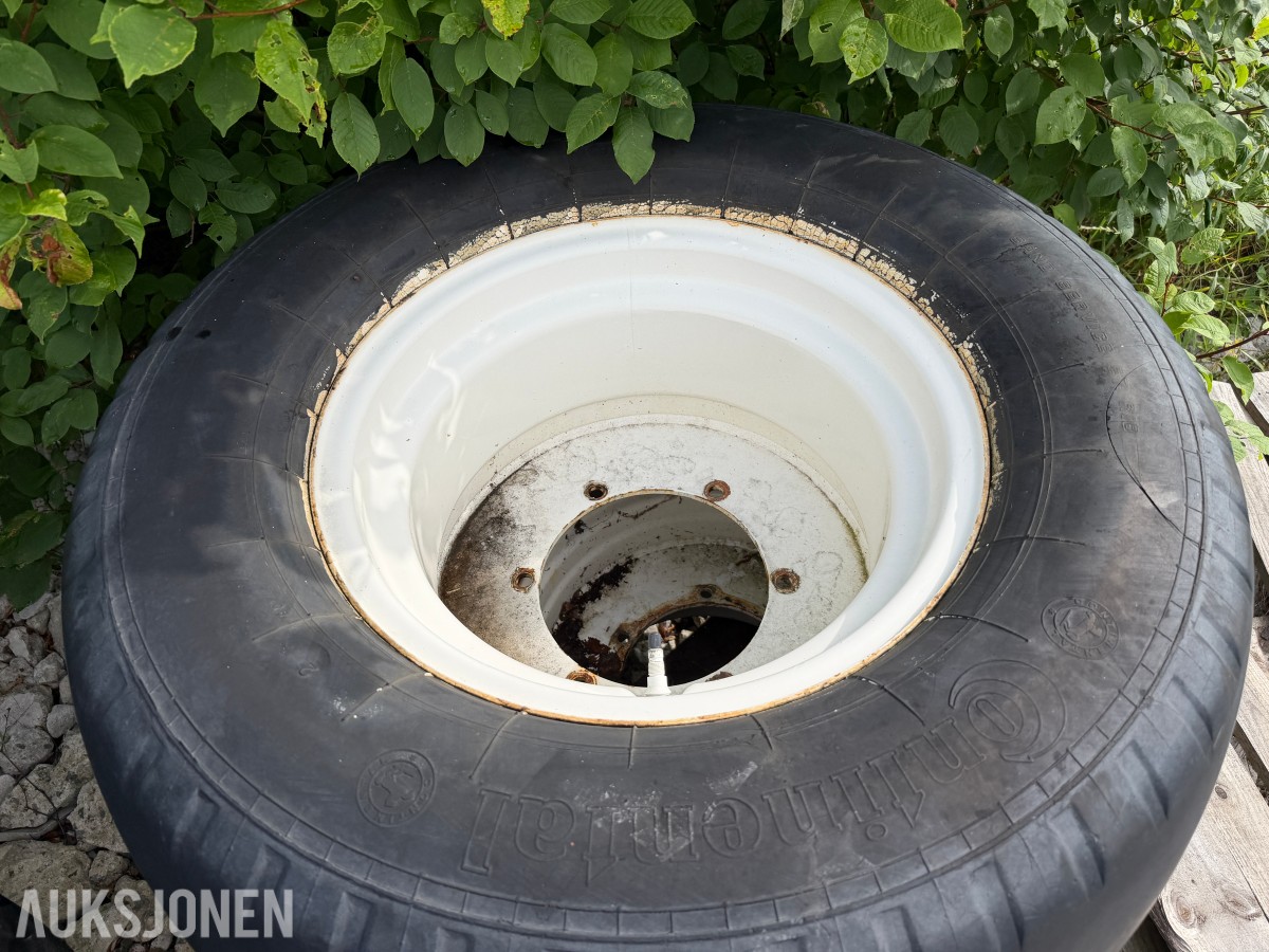 Goodyear / Contentinal Dekksett på felg til traktor - Terra-tire