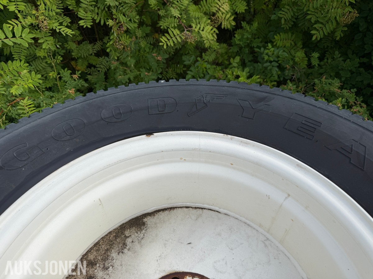 Goodyear / Contentinal Dekksett på felg til traktor - Terra-tire