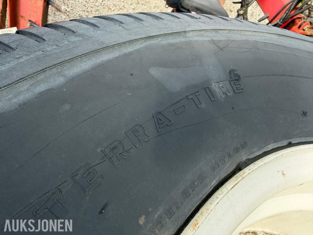 Goodyear / Contentinal Dekksett på felg til traktor - Terra-tire