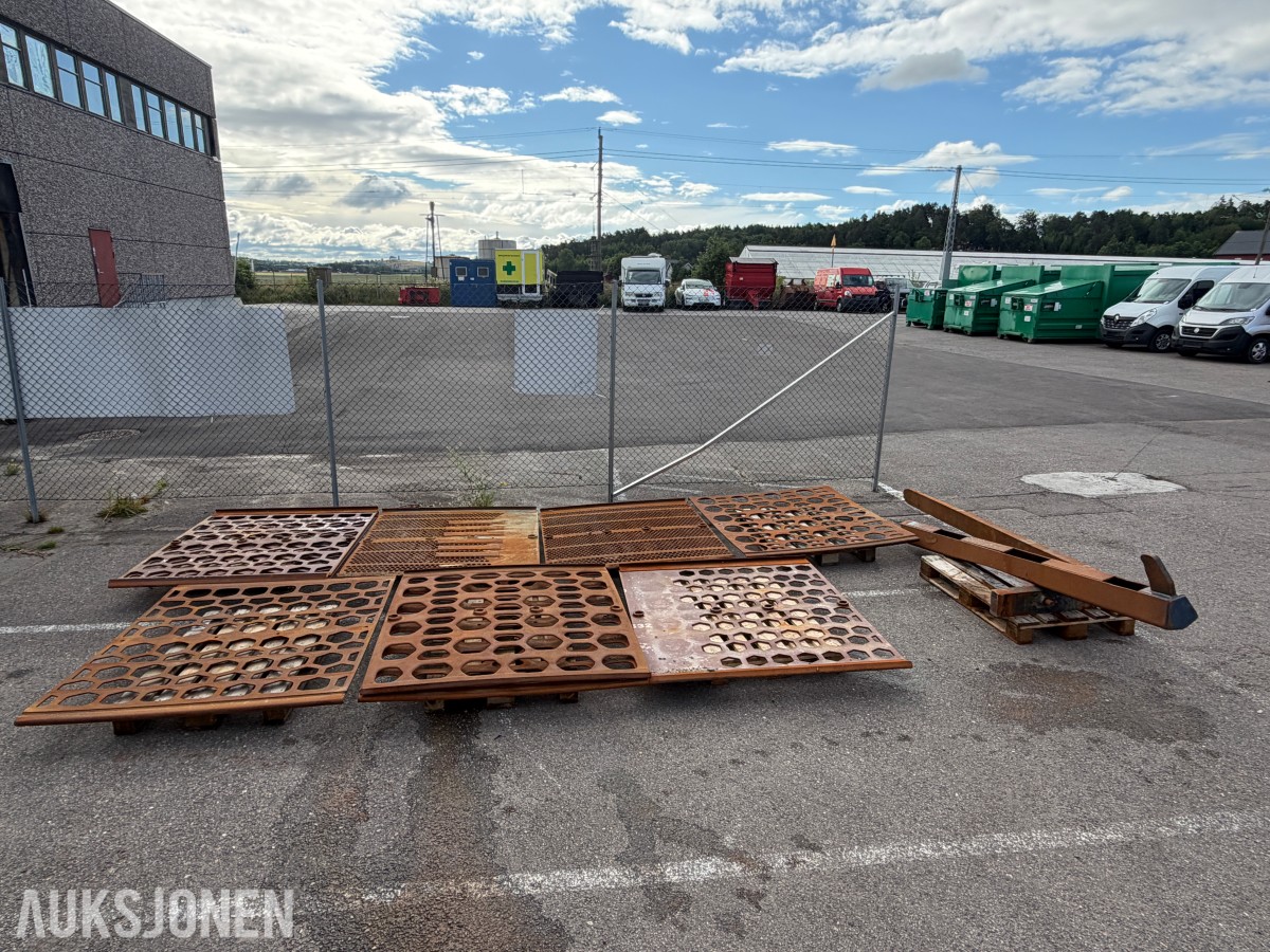 Sikteplater og reservedeler til knuse-/sikteverk samt pallegaffel
