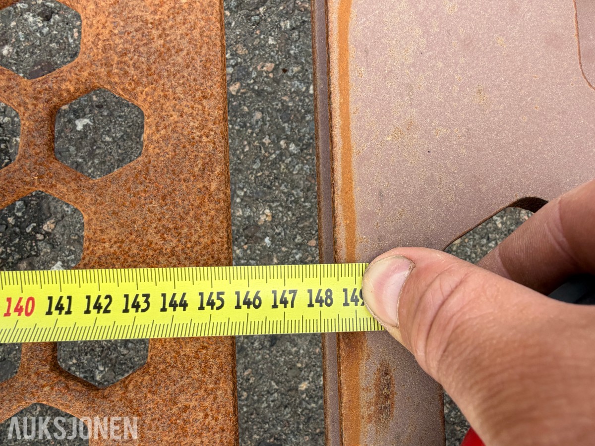 Sikteplater og reservedeler til knuse-/sikteverk samt pallegaffel