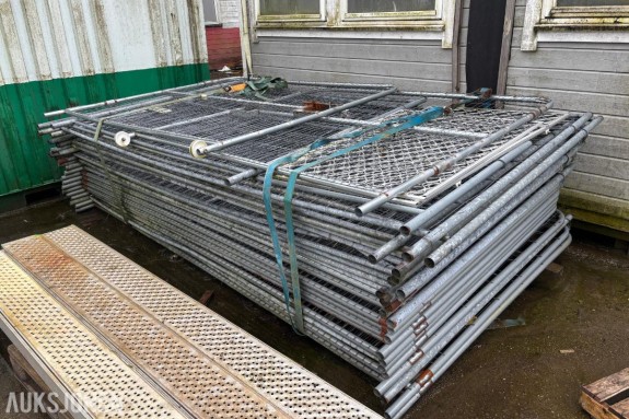 Byggegjerder – 22 stk + 2 korte + 2 port elementer – 3,46 x 2,0 m