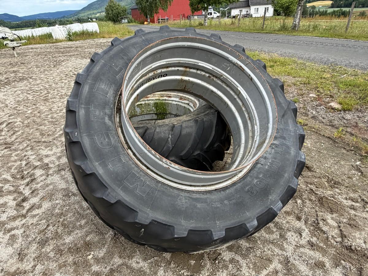 Michelin Traktordekk/felg-sett - 600/65 R 38 XM108