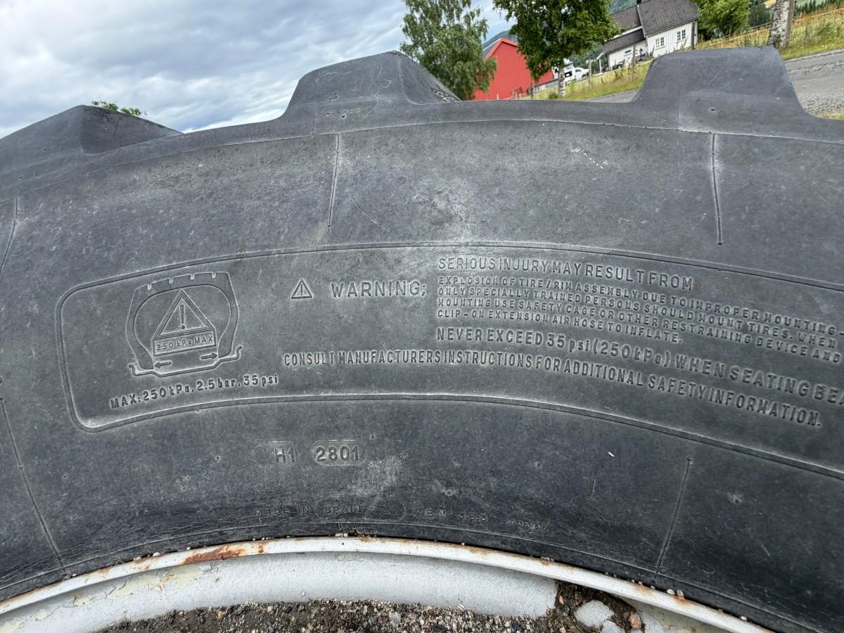 Michelin Traktordekk/felg-sett - 600/65 R 38 XM108