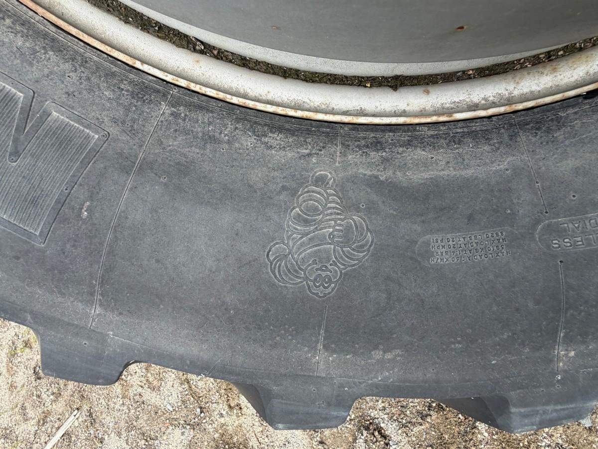Michelin Traktordekk/felg-sett - 600/65 R 38 XM108