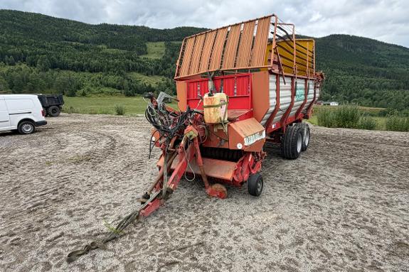 Pöttinger Profi GP 1 selvlessende fôrvogn - Tandemaksling - Ringkobling til traktor