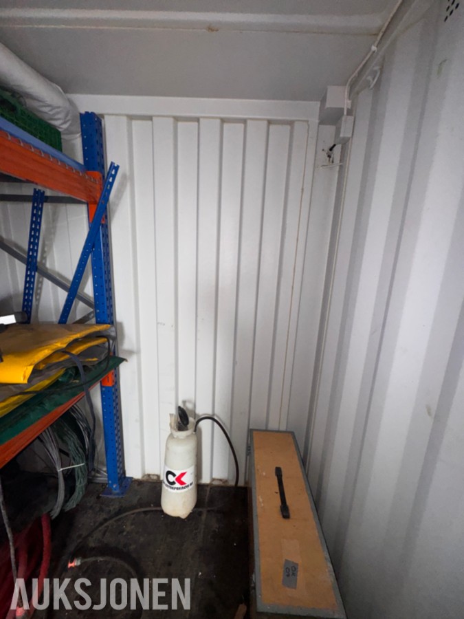 2013 20 fots container med reoler