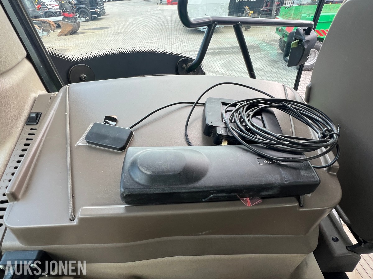 2013 John Deere 6150R - frontlaster, to hjulsett