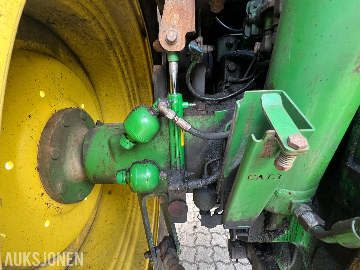 2013 John Deere 6150R - frontlaster, to hjulsett