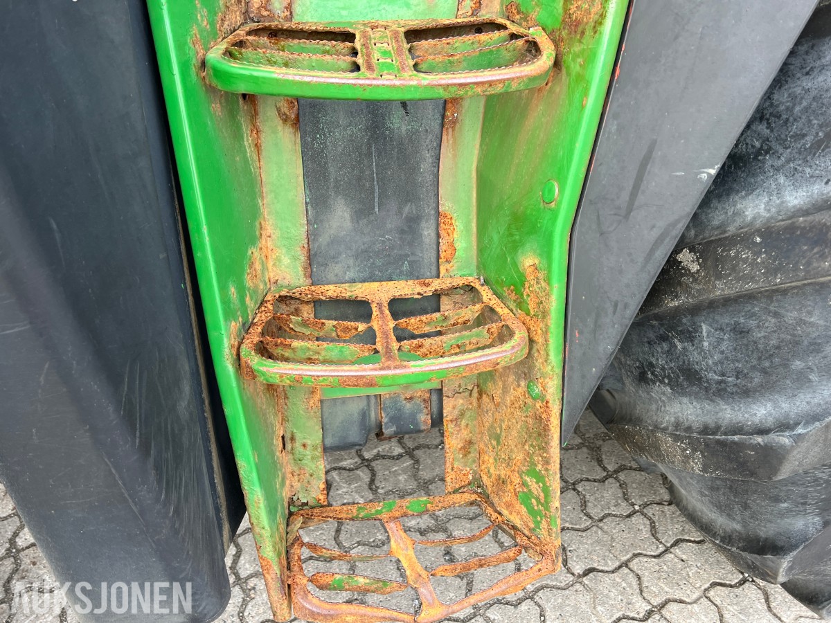 2013 John Deere 6150R - frontlaster, to hjulsett