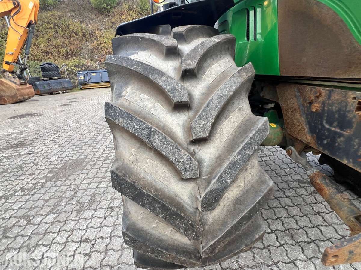 2013 John Deere 6150R - frontlaster, to hjulsett